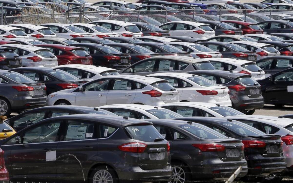 
Borrowers took out $101 billion in car loans over the past year, outstripping the pace of growth for other kinds of consumer debt, according to figures released by the Federal Reserve Bank of New York. 

