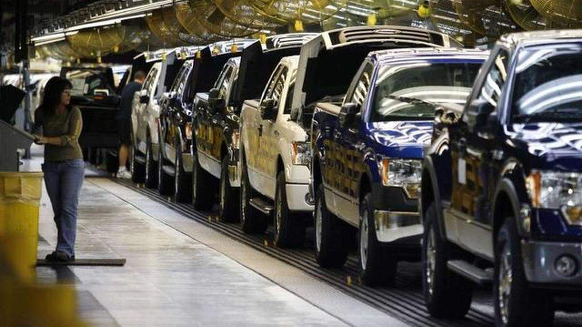 
Surveys of companies’ purchasing and credit managers showed continued economic expansion in February, albeit at a slower pace nationally than in January.
