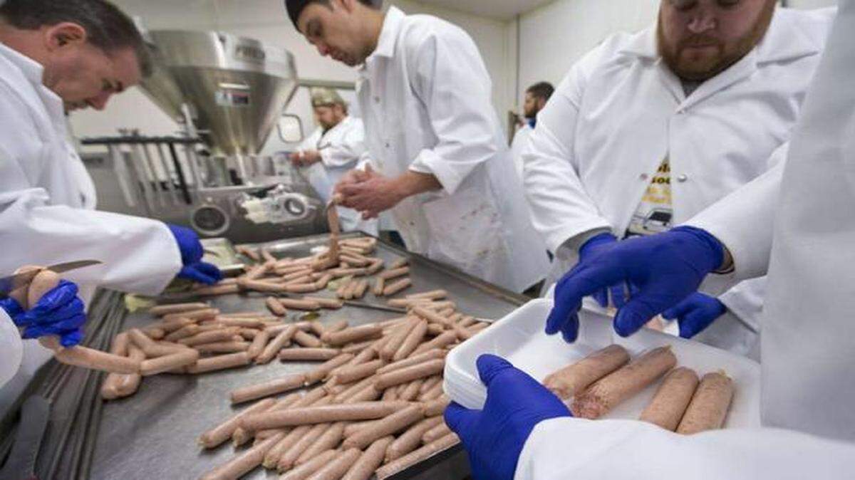 
Companies in the Midwest that make goods with limited shelf lives said sales, production and employment have been weakening. 
