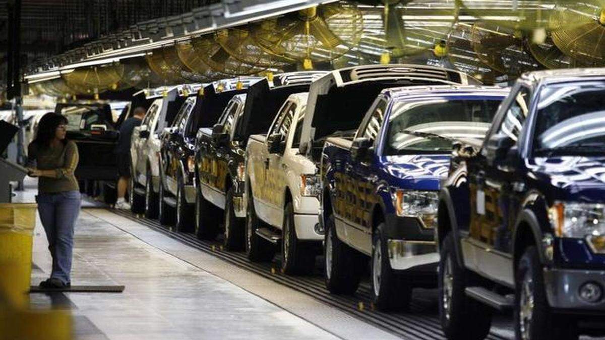 
An inspector eyes Ford F-150 pickup trucks at the company’s assembly plant in Claycomo.
