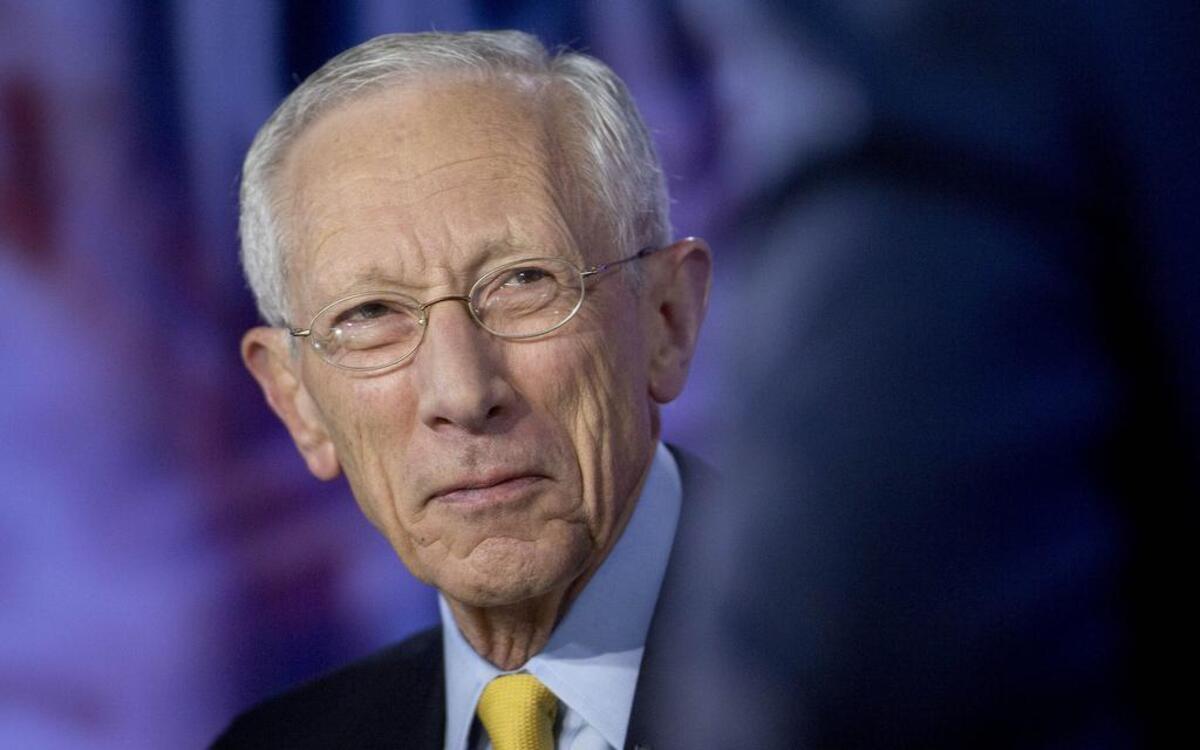 
The highest-ranking Federal Reserve official at the conference, vice chairman Stanley Fischer, is expected to shed light on the timing of Fed interest rate increases.
