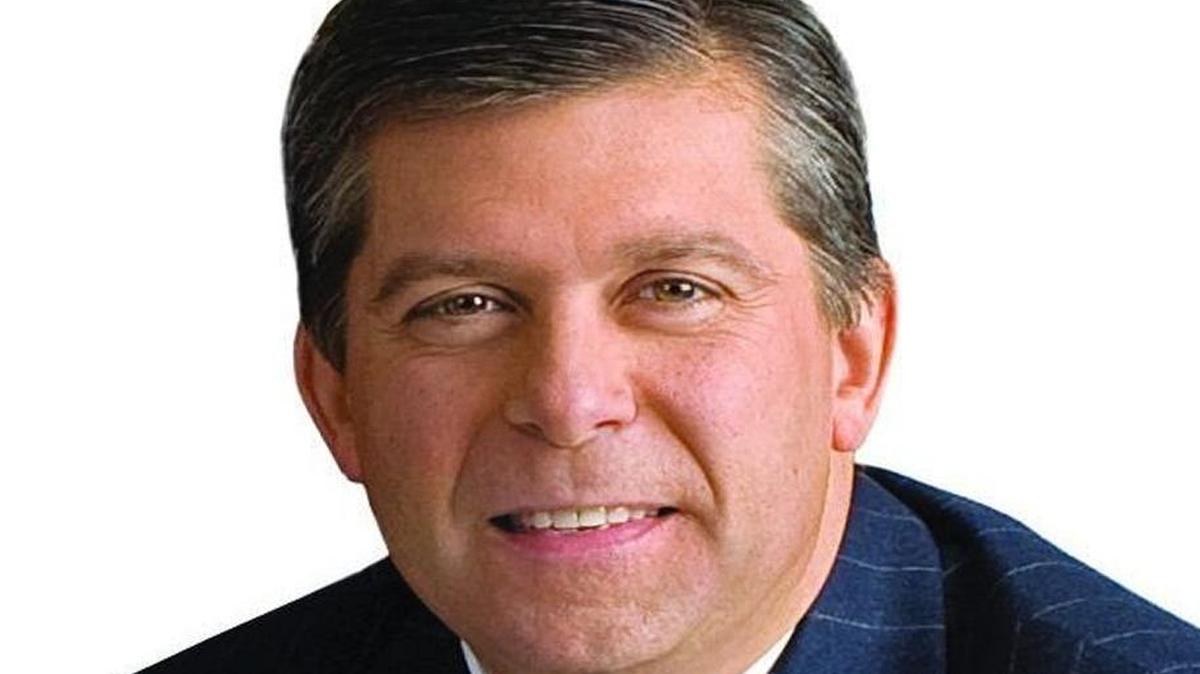 Peter deSilva, formerly a UMB executive, will relocate to St. Louis as he becomes president of Scottrade Inc.