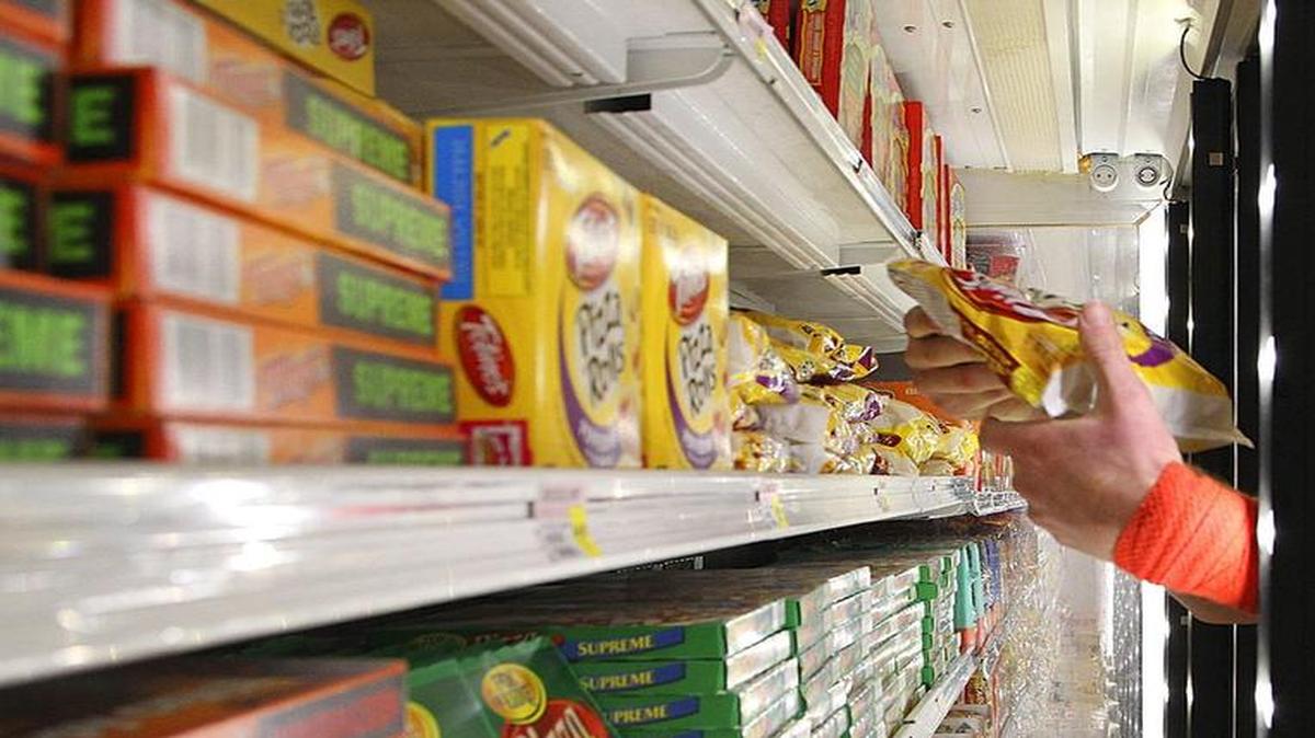 
Nestle, ConAgra and others are pumping money into frozen offerings at a time when consumers are seeking foods with intense flavors, no gluten, high protein and fresh ingredients. Only time will tell whether efforts to revive traditional frozen food brands will pay off.
