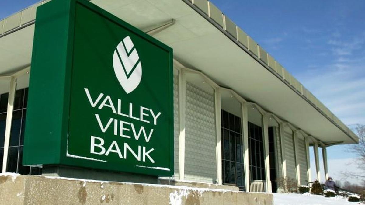 To help customers of the seven-bank group find new branches they can use, Valley View Financial Group plans to roll out its stylized green leaf logo to all the banks’ locations.