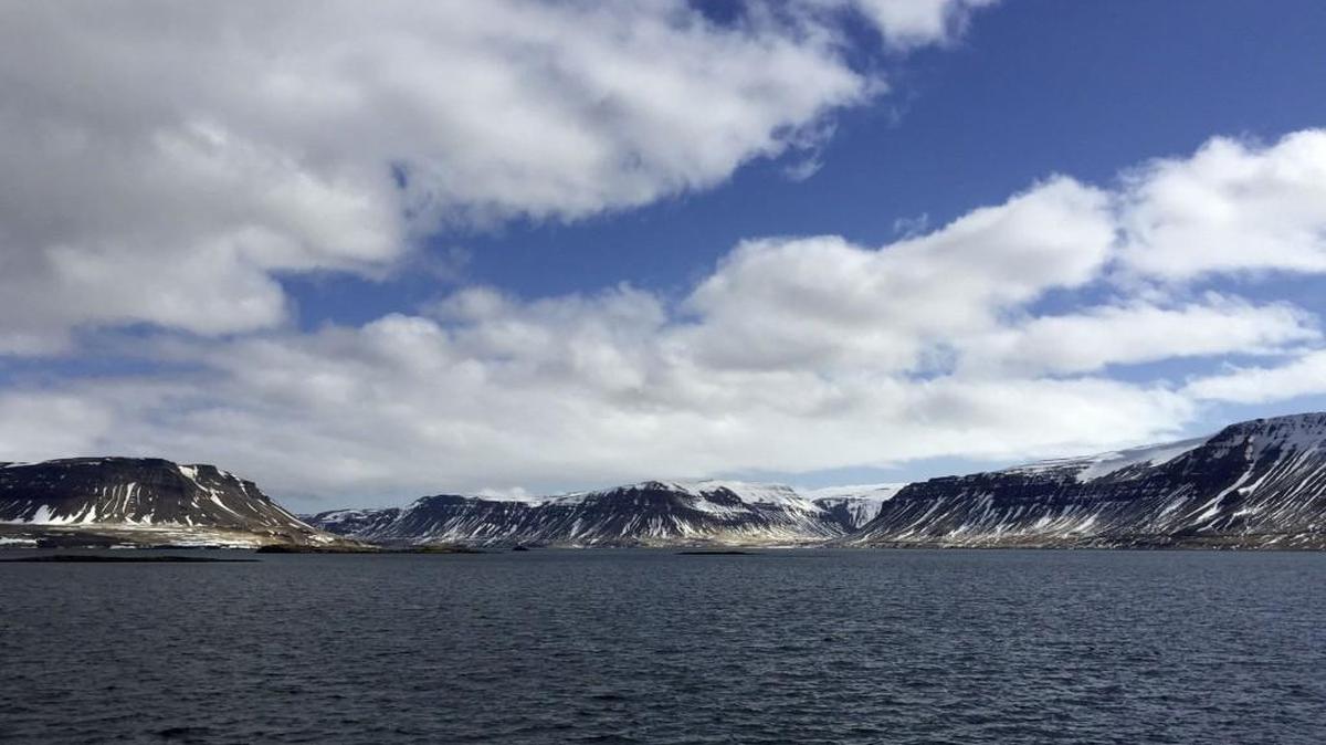 There is a rugged, mountainous beauty to the Icelandic coastline.