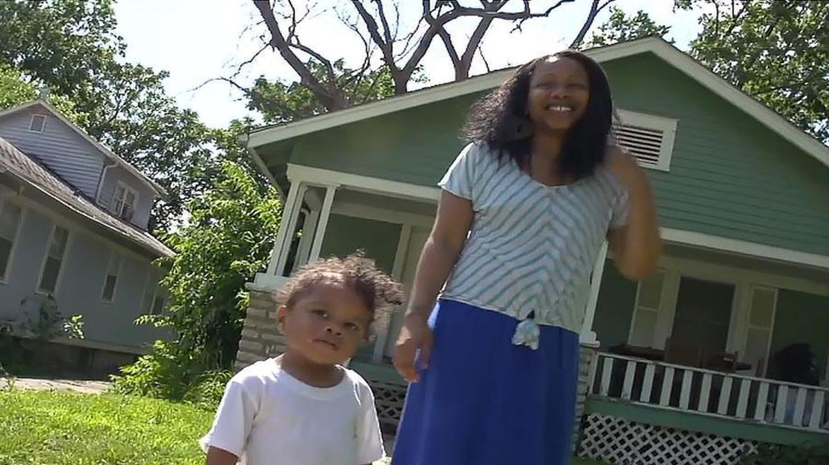 
LaJua Manning struggles to make ends meet for her and for her 2-year-old daughter. She chooses not to use a bank. “I’d prefer to stay away from them altogether,” she said. 
