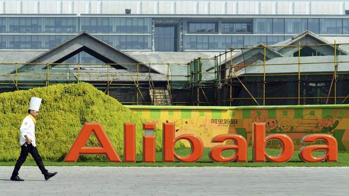 
Underwriters for Alibaba told their sales staffs they would close all orders for the initial public offering by next Wednesday afternoon, people briefed on the matter said. And the advisers hinted that they might eventually raise the price range for the stock sale, pushing it past a fundraising goal of $21.1 billion.
