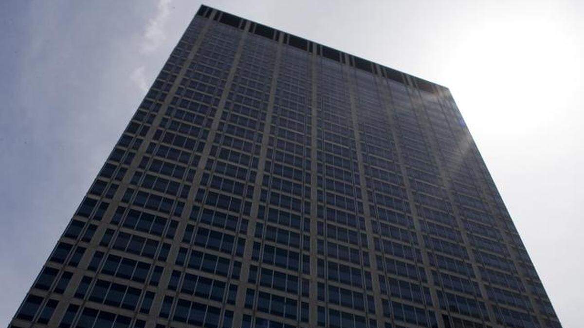 
Commerce Bancshares Inc. said it earned $68.2 million in the third quarter, equal to its profit in the same period a year ago. Its shares dropped 4.7 percent, closing at $41.30, down $2.05. 
