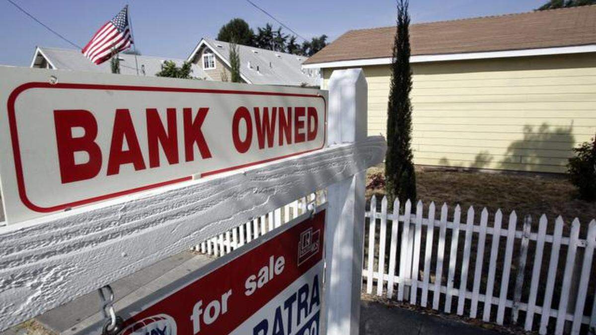 Illinois residents who have received foreclosure documents or have fallen behind on mortgage payments may qualify for up to $30,000 in aid.