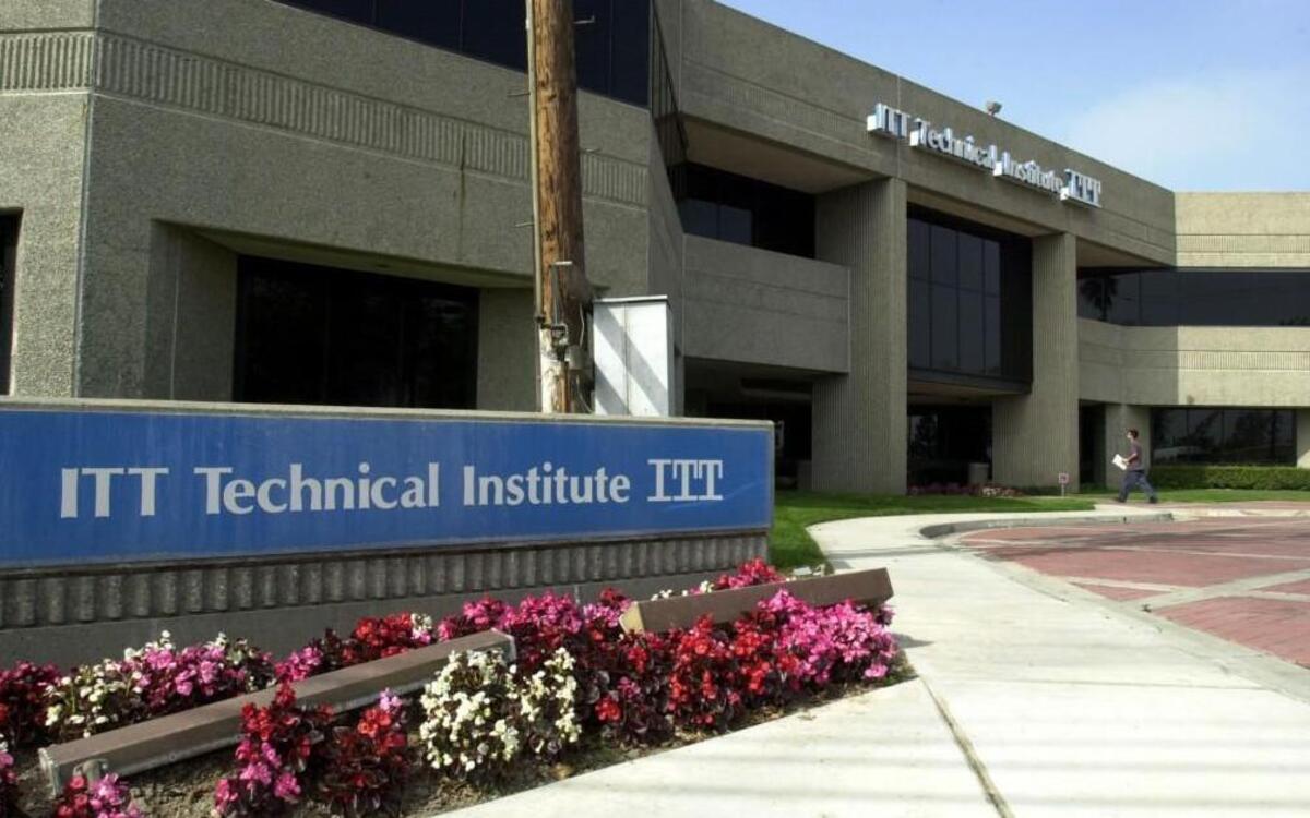 ITT Educational Services has closed all of its campuses after a federal ban on enrolling students who rely on federal financial aid.
