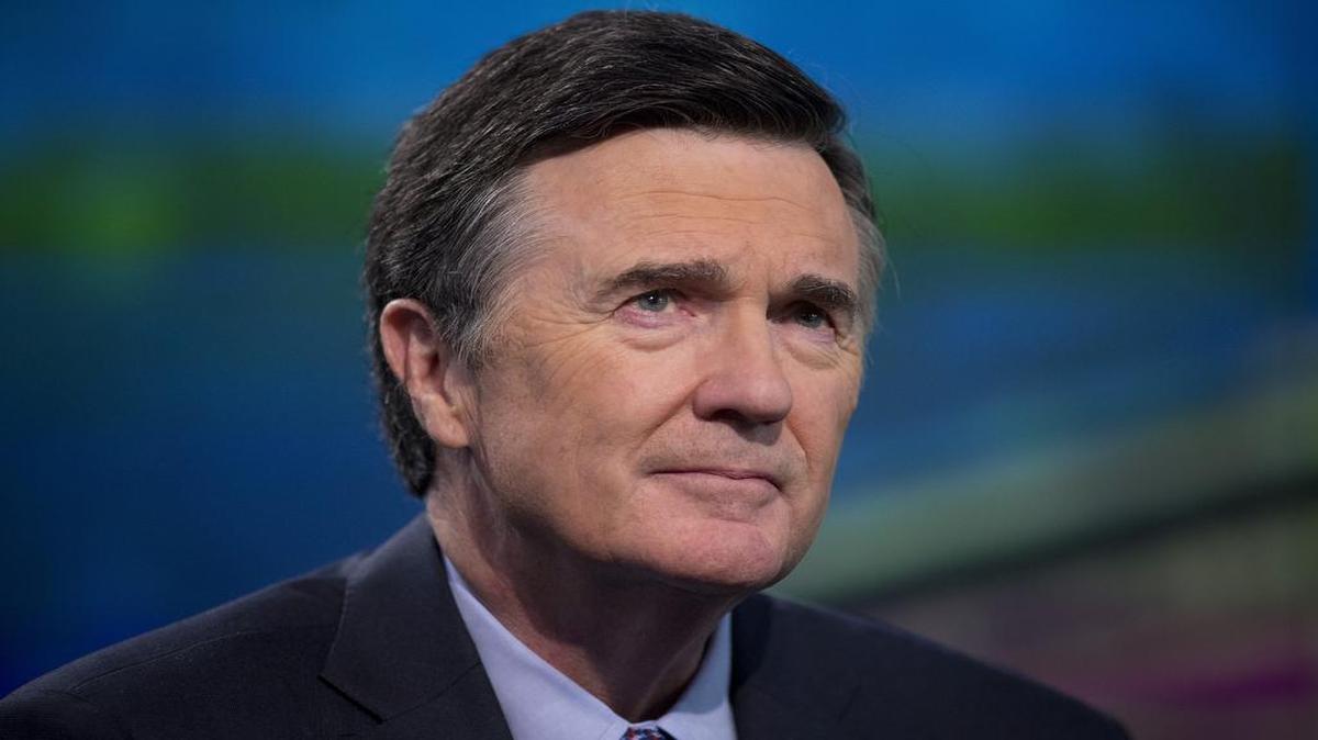 
Federal Reserve Bank of Atlanta President Dennis Lockhart said Monday that an improving U.S. job market warrants an interest-rate increase this year, reinforcing the message from other officials in recent days that rates remain on track for liftoff in 2015.

