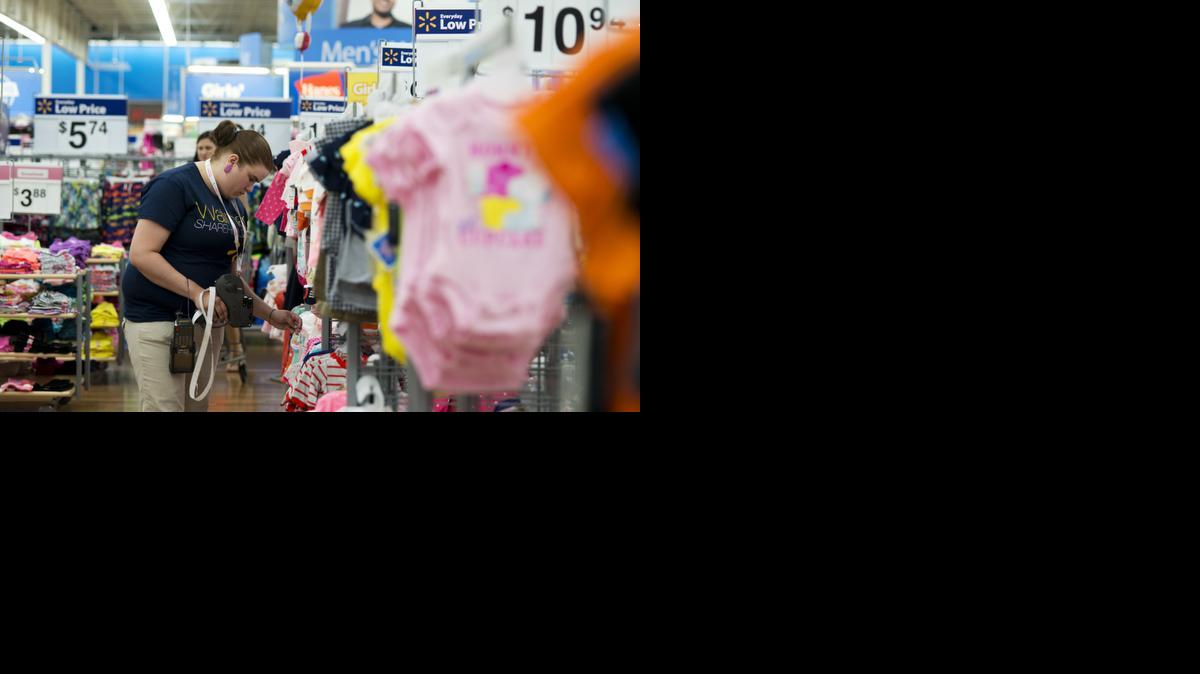 
Wal-Mart posted stagnant same-store sales in its second-quarter earnings report, marking the sixth straight period of no growth. 
