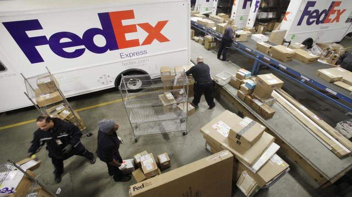 
FedEx projections pegged the number of packages flowing through its system Monday at 22.6 million, up from 22 million parcels on the busiest day in December 2013. The record-breaking day came on the heels of FedEx’s busiest week of the year, Dec. 7-13, which saw about 83 million packages moving through the company’s global network.
