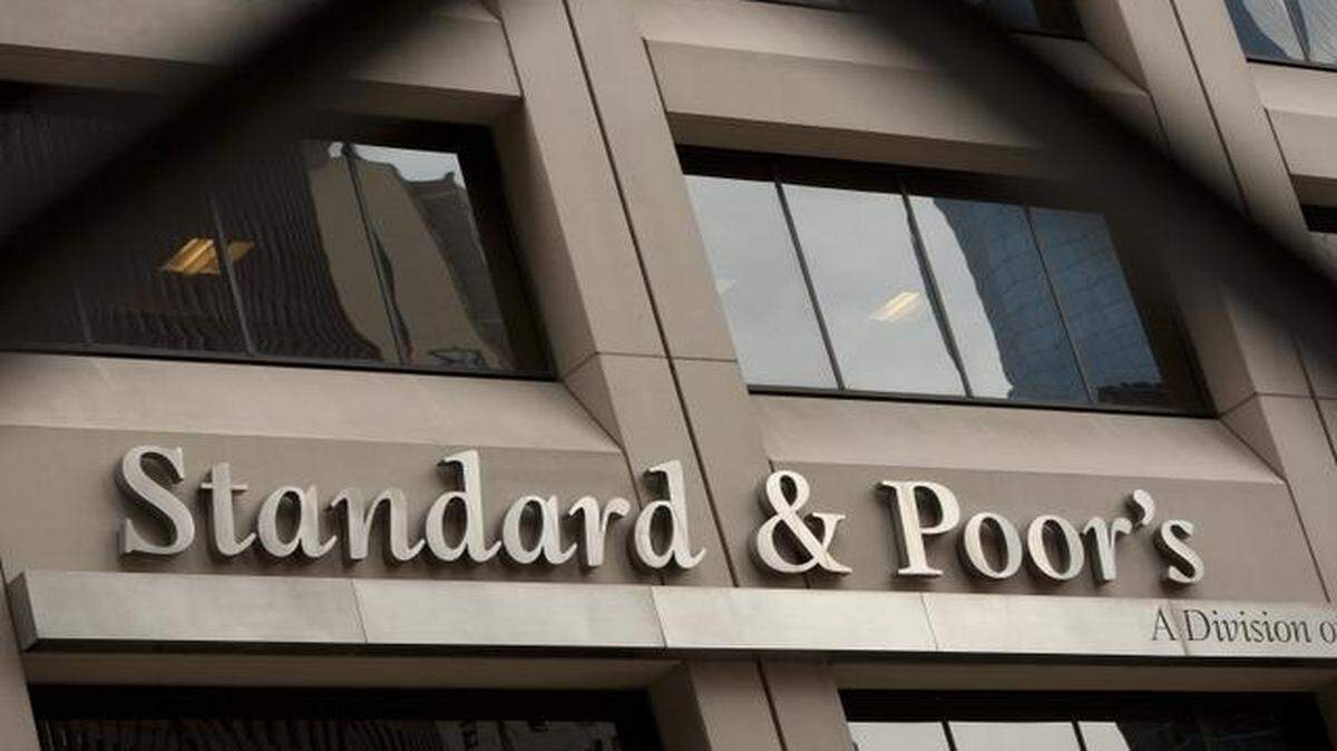 
Standard & Poor’s, which is owned by McGraw Hill, has agreed to settle an array of government investigations stemming from 2011.
