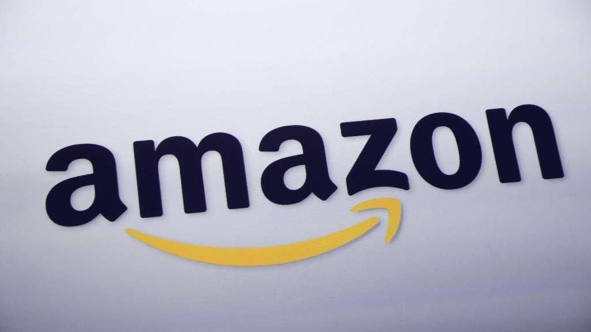 The Shawnee City Council on Monday approved an agreement with the developer of the WestLink Business Center and Amazon to lease about 80,000 square feet in one of the warehouse and distribution buildings at 43rd Street near Kansas 7.