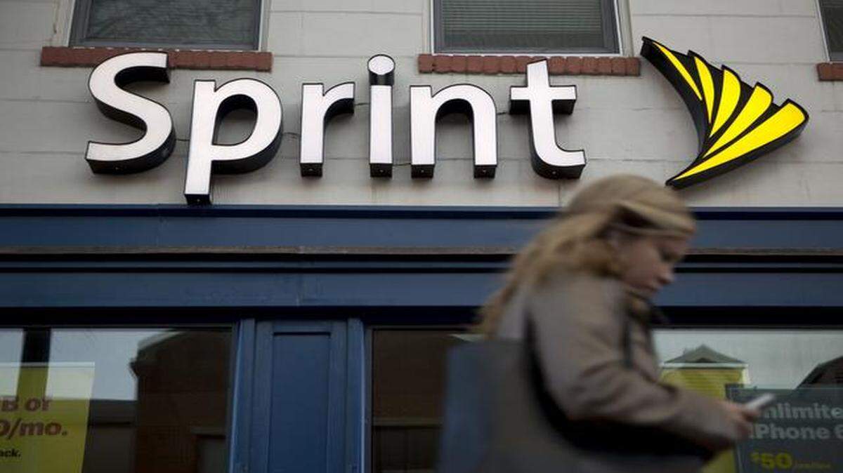 
Sprint is getting help from SoftBank, its Tokyo-based parent company, to oversee its wireless and technology operations. Junichi Miyakawa, who played a key role in building SoftBank’s wireless network, has been named to the new position of technical chief operating officer at Sprint. He officially starts Saturday.
