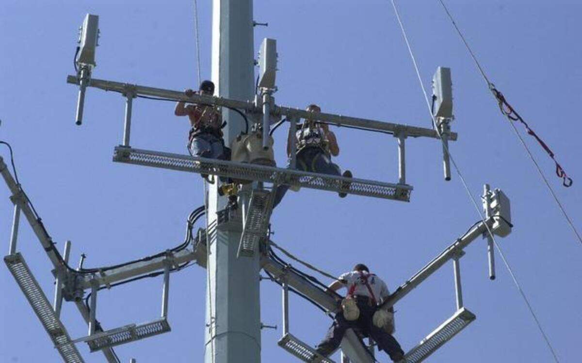 
RootMetrics said Sprint continues to trail Verizon, AT&T and T-Mobile in data speed tests.
