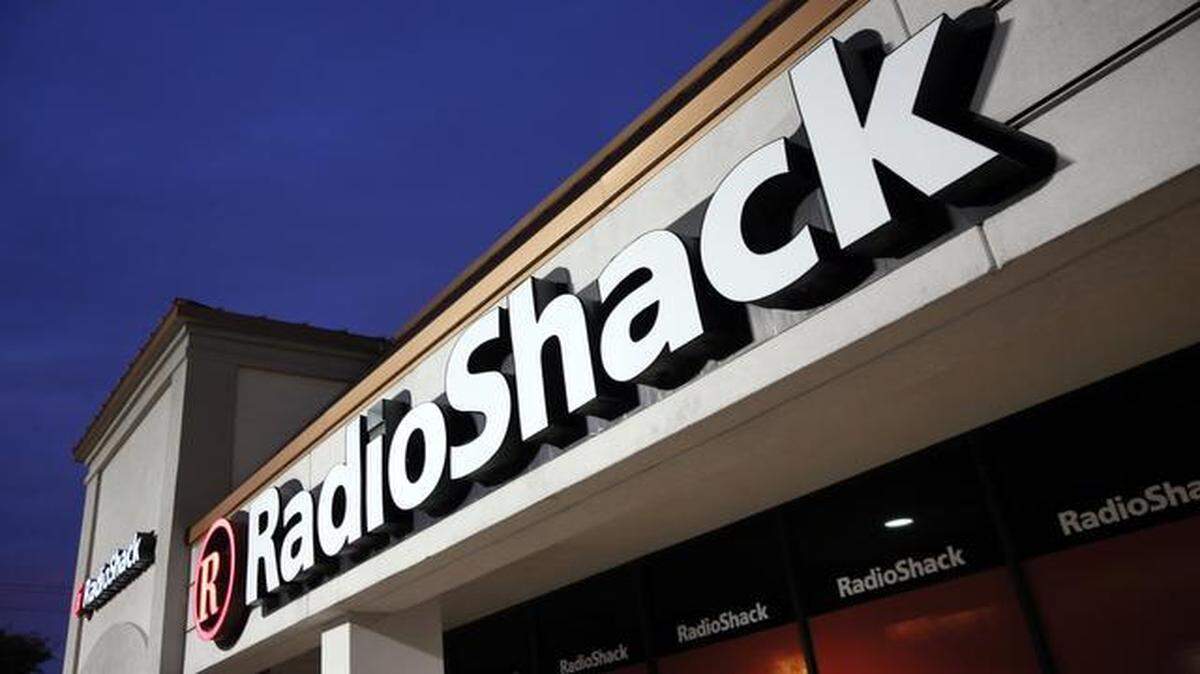 
Experts say the RadioShack brand became stale as it moved too slowly to adapt to a world in which gadgets aren’t just for gearheads but are deeply entwined in our everyday lives.
