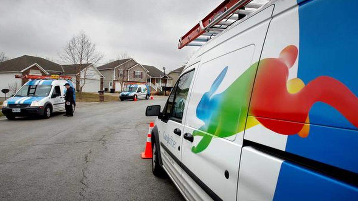 
Emails to City Hall, obtained by The Star after a public records request, reflect the frustration some Kansas City homeowners feel about the disruptions created as Google Inc. installs its fiberoptic lines that provide high-speed Internet access and cable TV. City officials give Google high marks for pressuring its contractors to make right when things go wrong.
