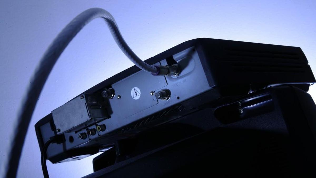 President Barack Obama is throwing his weight behind an effort to give consumers more choice when it comes to the cable boxes that control which television channels they watch. Most TV subscribers lease boxes from their cable service provider.