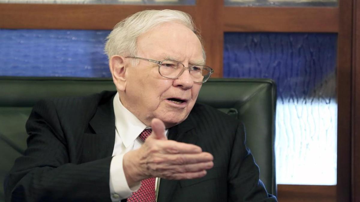 An unconfirmed report said investment legend Warren Buffett talked with Sprint chairman Masayoshi Son at a CEO gathering in Idaho.