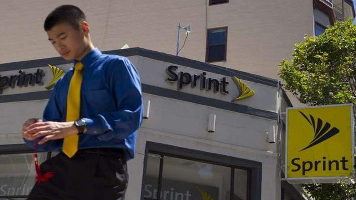 
Sprint Corp. is looking to the iPhone 6 for a marketing advantage in its battle to sign up subscribers.
