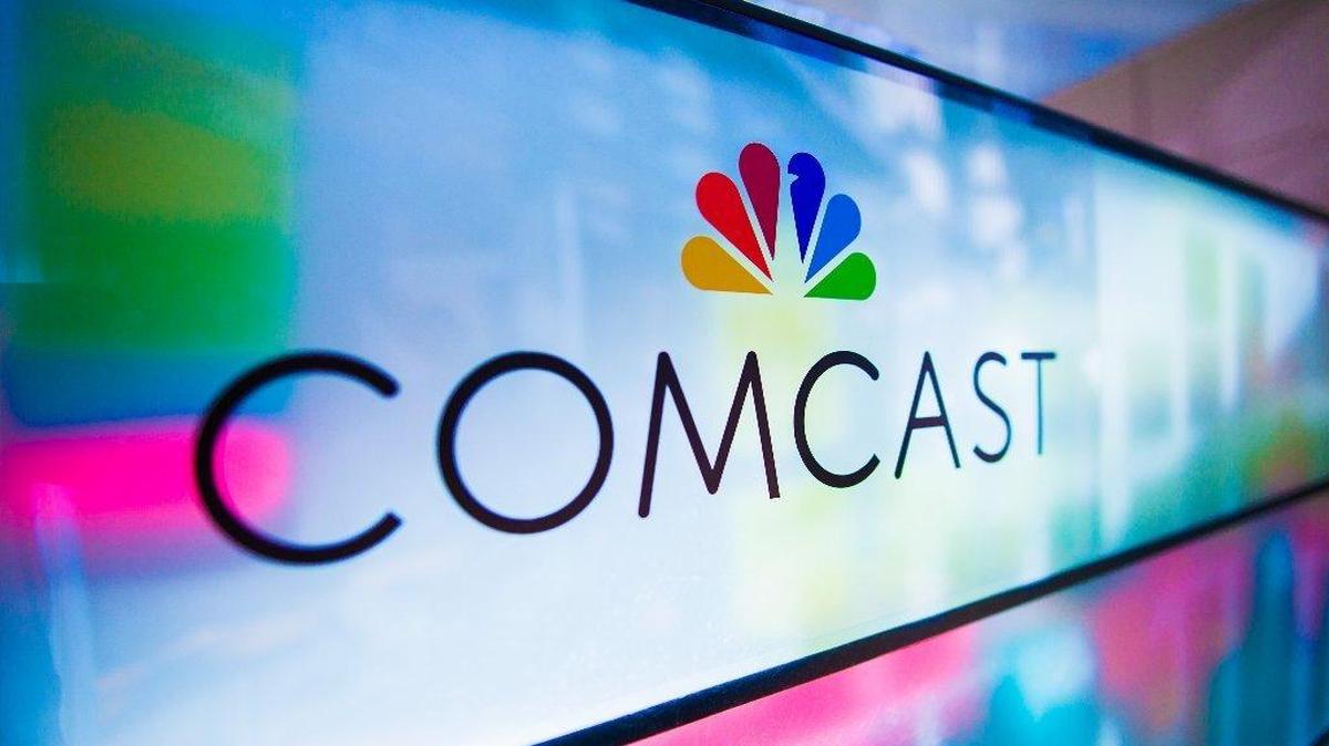 Comcast, the nation’s biggest cable company, is evaluating whether to enter the maturing cellular business.