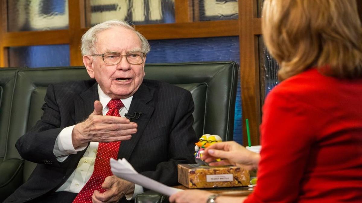 Despite the fact that Warren Buffett usually avoids investments in technology companies, Berkshire Hathaway Inc. has disclosed owning Apple shares estimated to be worth just over $1 billion.