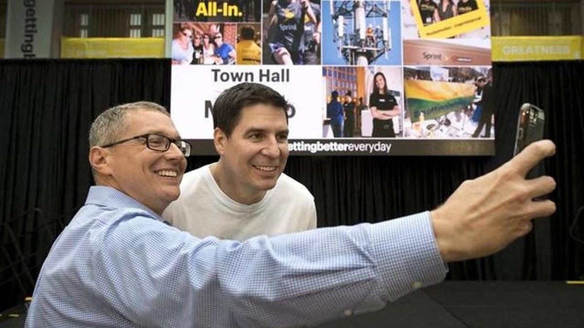 As an exceptionally hands-on leader, Marcelo Claure works hard to engage and motivate his team. After a town hall meeting, Sprint performance coach Scott Robinson grabbed a selfie with the boss. The Star’s August 2015 profile on Claure was a finalist for the Best in Business feature awards from the Society of American Business Editors and Writers.