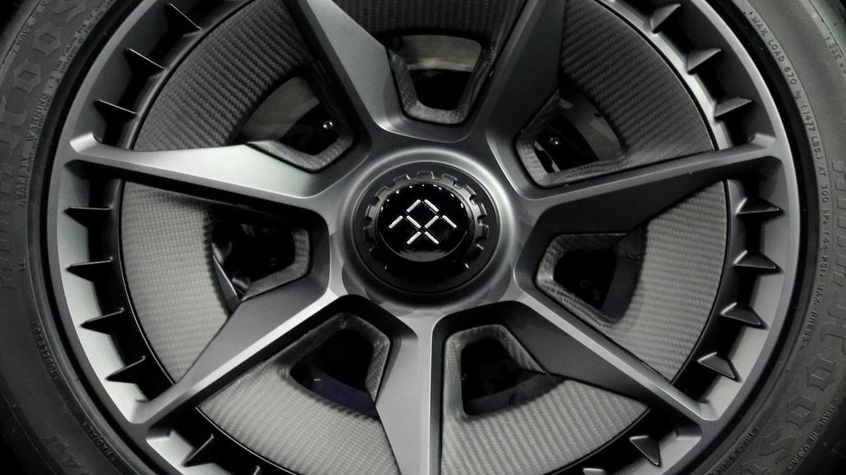 In its annual “Most Wanted” list, the National Transportation Safety Board is urging government regulators and the industry to move more quickly to adopt equipment that automatically hits the brakes on cars and trucks.