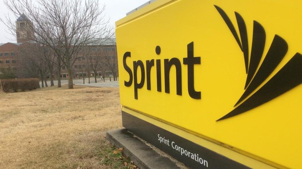 Sprint’s announcement that it will reveal its earnings report a week ahead of schedule calmed investors Friday.