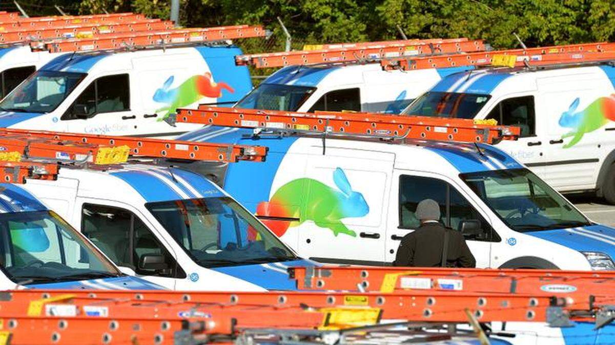 
Google is offering broadband speeds of 1 gigabit per second through its new Google Fiber service for small businesses. Only businesses in a handful of neighborhoods in Kansas City and Kansas City, Kan., will be able to buy the service. 

