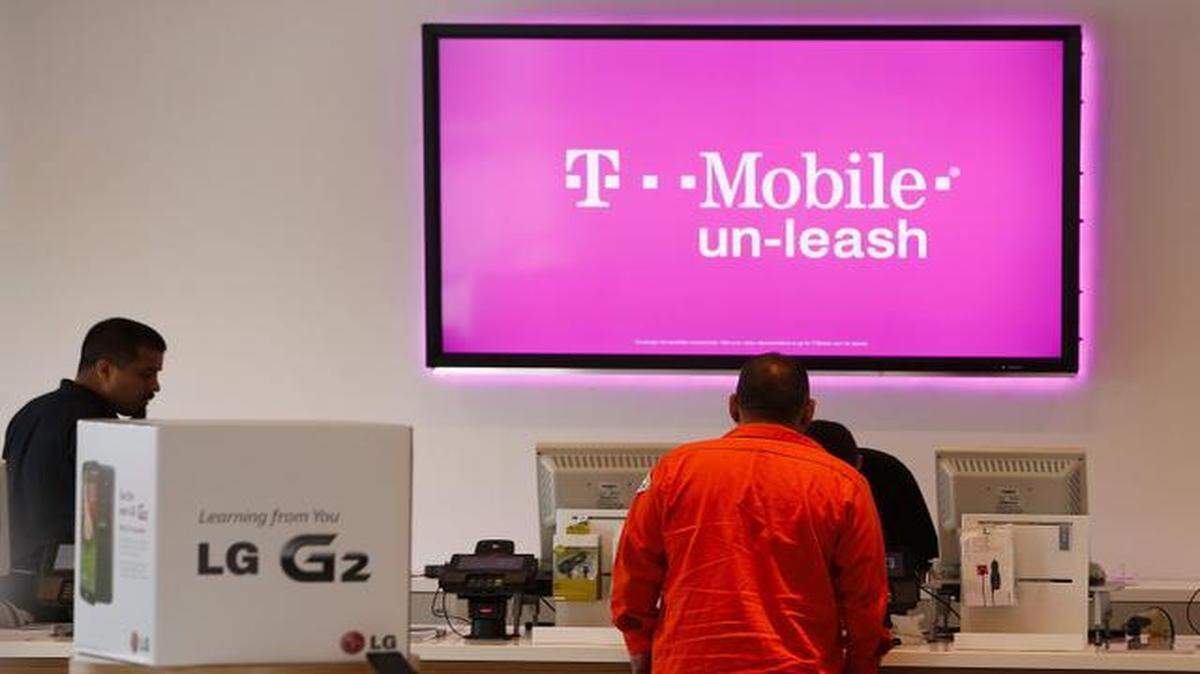 
T-Mobile says its new business plans are about simplicity, with rates based on how many lines and how much data the company needs. 
