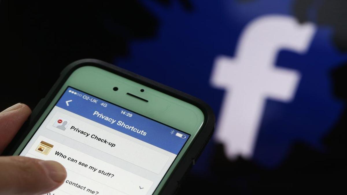 
Regulators are raising questions about whether the social network has learned from the mistakes of companies such as Intel, Microsoft and Google when dealing with Europe’s policymakers and its legal system. The scrutiny could distract Facebook from its ambitions of becoming a one-stop shop for Internet messaging, online publishing and digital advertising.

