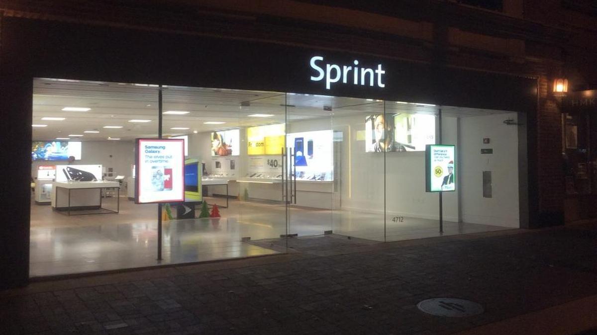 Sprint’s new store on the Country Club Plaza opened last month at 4712 Broadway. CEO Marcelo Claure plans to work on the store’s sales floor this Saturday.