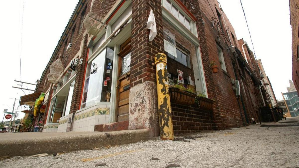 Google Fiber plans to install equipment in this alley near YJ’s Snack Bar in Kansas City’s Crossroads area to experiment with carrying broadband signals wirelessly.