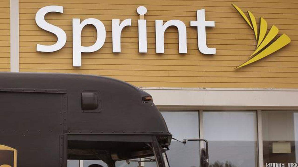 
Sprint said the new costs have been added to the $160 million that it previously said would be recorded in the quarter that ended Sept. 30. 
