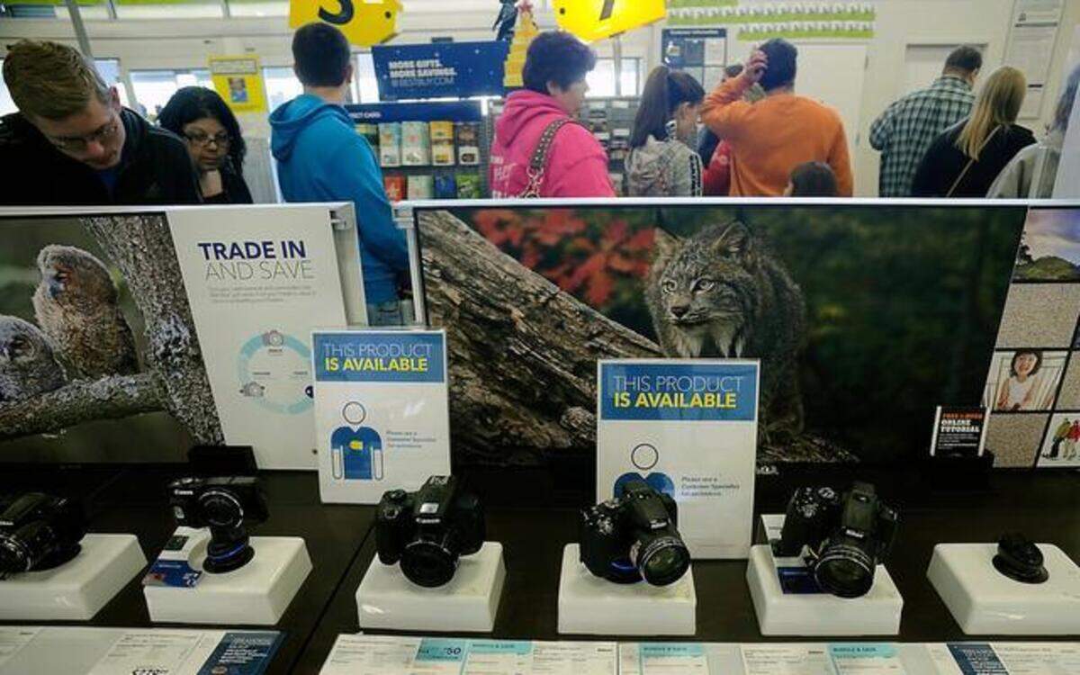 Of course, the shopping didn’t stop at Christmas. People looking for bargains, making returns and using gift cards kept the Best Buy in Wilkes-Barre Township, Pa, busy on Friday.