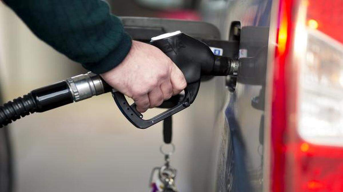 
Higher fuel economy standards will help hold down U.S. gasoline consumption, even if buyers swing back to bigger vehicles.
