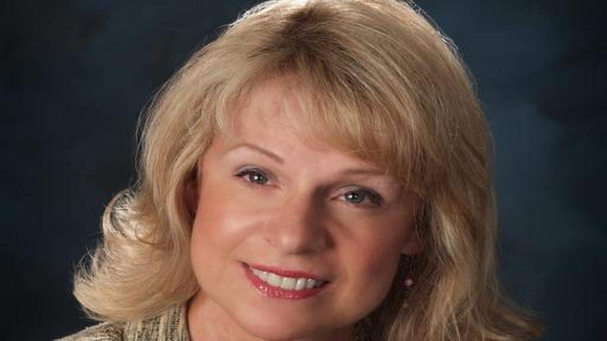 
Karen Seaberg is the granddaugther of the late Cloud L. Cray Sr., who founded the producer of beverage alcohols and grain-based ingredients for consumer packaged goods in 1941. She succeeds her father, Cloud L. “Bud” Cray, who was chairman during the past year as well as from 1980 to 2005. 
