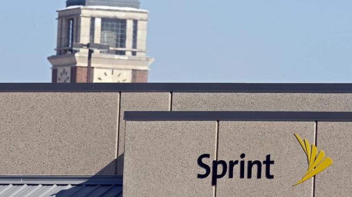 
Fresh details about a voluntary buyout offer, pending layoffs and last month’s job cuts bring the total payroll impact to 3,700 Sprint employees, including about 700 in the Kansas City area. 
