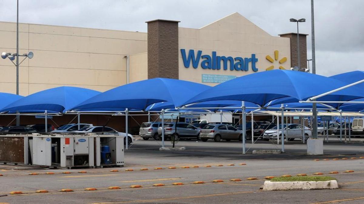 Wal-Mart, which has announced plans to close 269 stores, is going to focus in the U.S. on supercenters, Neighborhood Markets, e-commerce business and pickup services for shoppers.
