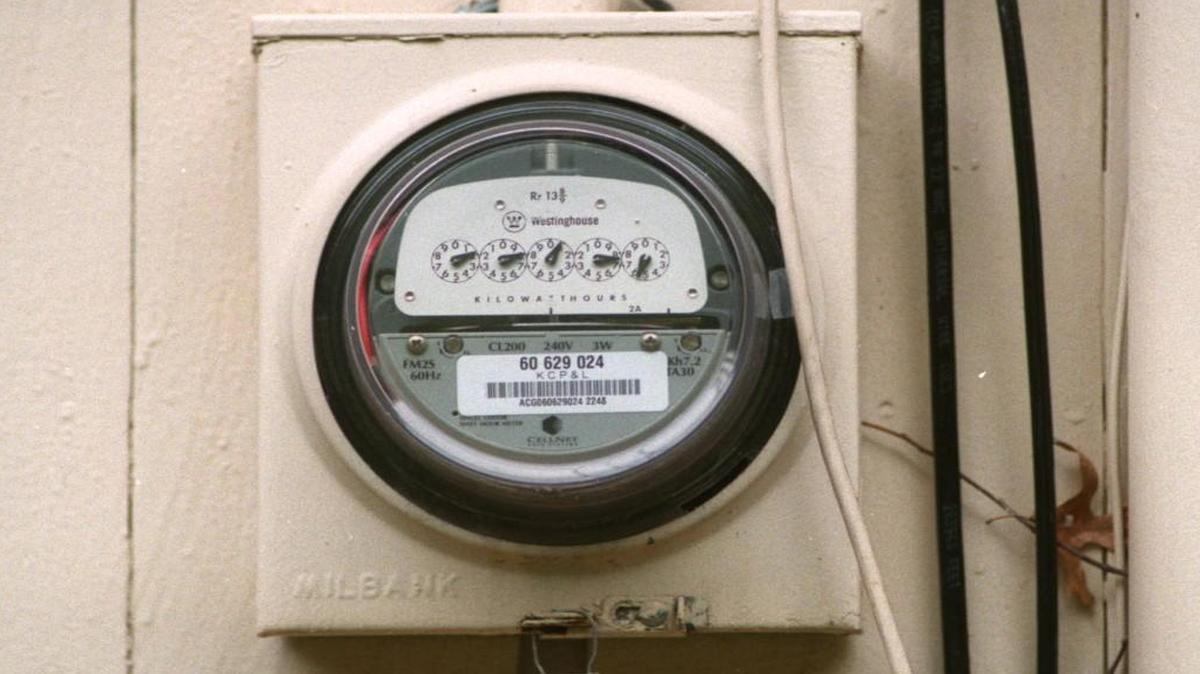 Kansas City Power & Light Co. is warning customers of a scammer who calls, posing as a KCP&L employee, and notifies the customer of a past-due bill and then demands immediate payment to avoid a service disconnection.