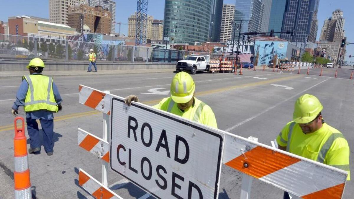 Missouri Department of Transportation workers closed the Grand Boulevard Bridge over Interstate 670 in May 2016 after stress fractures were found.