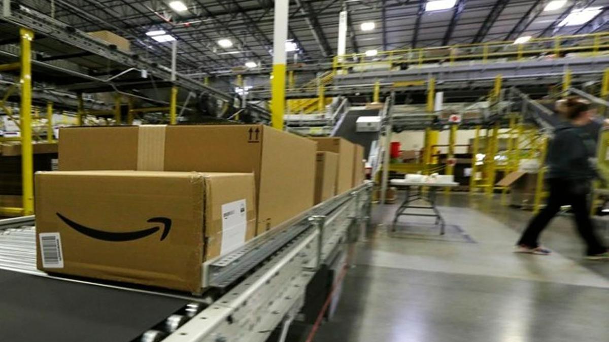 Amazon is hiring in Kansas City, Kan., to fill warehouse job openings.