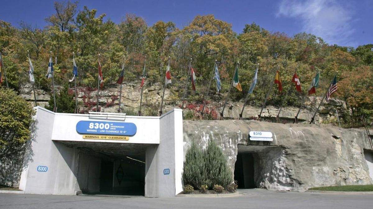 An entrance to the Hunt Midwest SubTropolis.