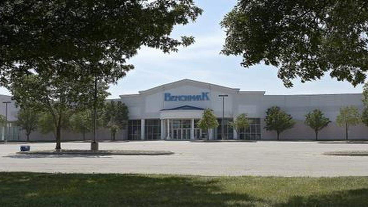 
The Furniture Mall of Kansas is remodeling the former Benchmark Home Furnishings building at Interstate 35 and 119th Street in Olathe.
