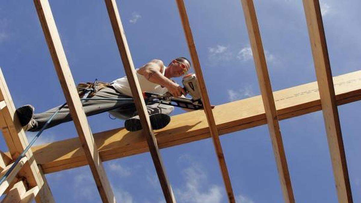 U.S. homebuilders are feeling more optimistic about the housing market this month, reflecting strong growth in new-home sales and prices.
