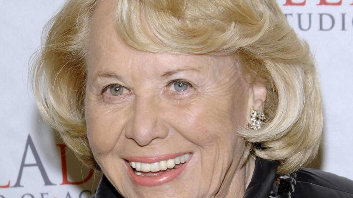 Liz Smith, who died Nov. 12, wrote a syndicated gossip column that was one of the most widely read in the world for more than a quarter-century.