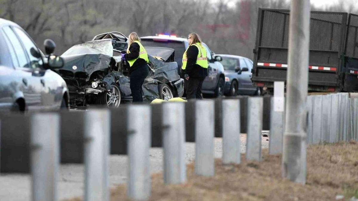 A fatal wreck early Thursday shut down southbound Interstate 35 near Southwest Trafficway.